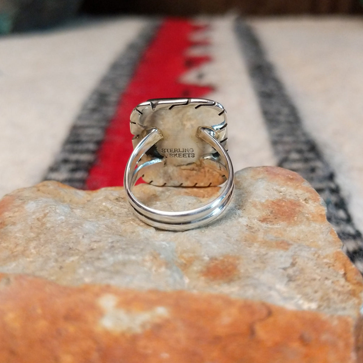 Black onyx silver ring by Scott Skeets with stepped edge details and split band.
