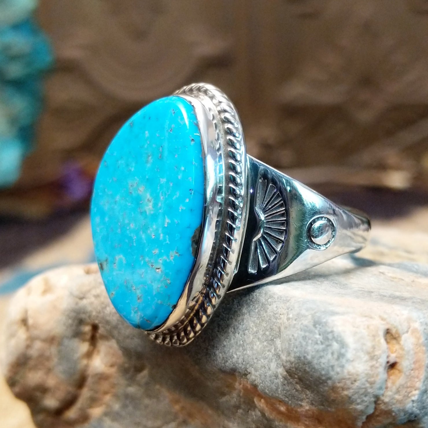Sterling silver ring with Kingman turquoise set in the gibbous-shaped bezel, framed by twisted rope accents.