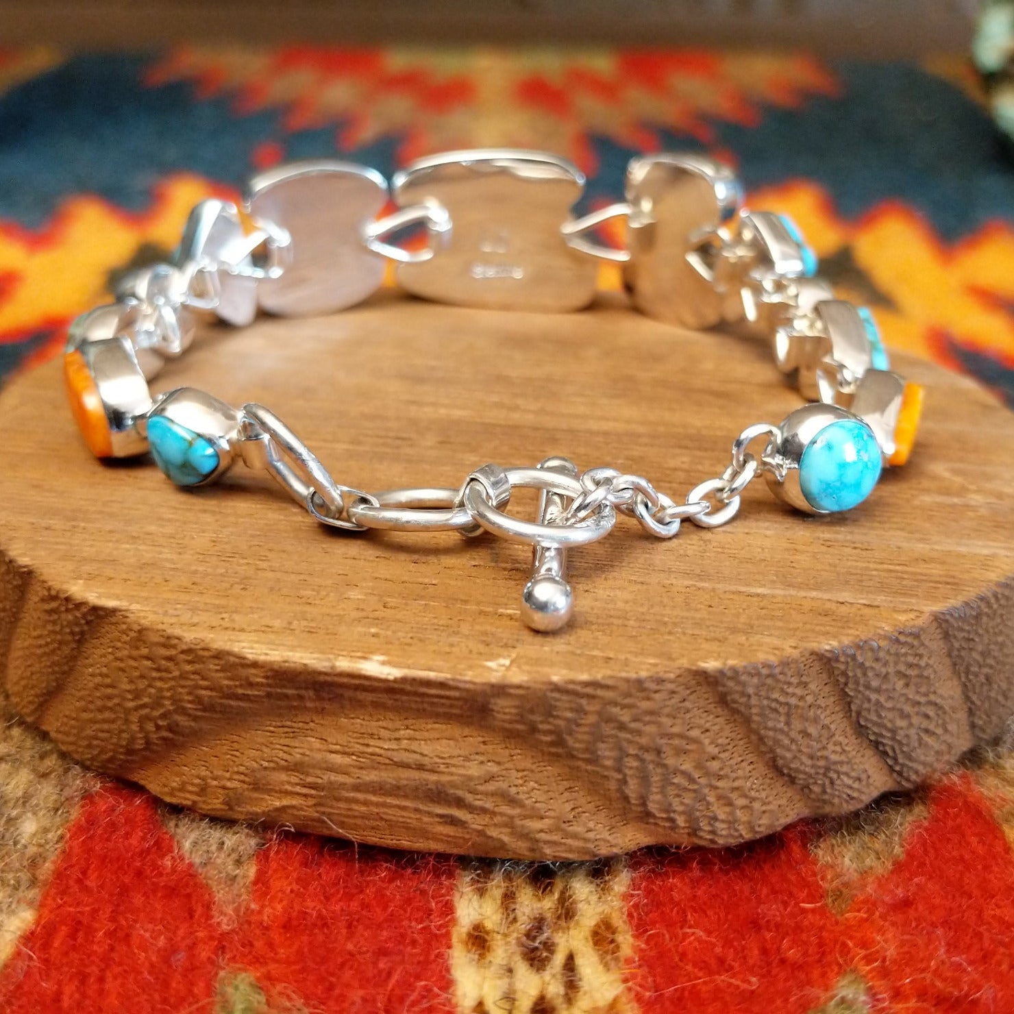 Close-up of the clasp on the bracelet.