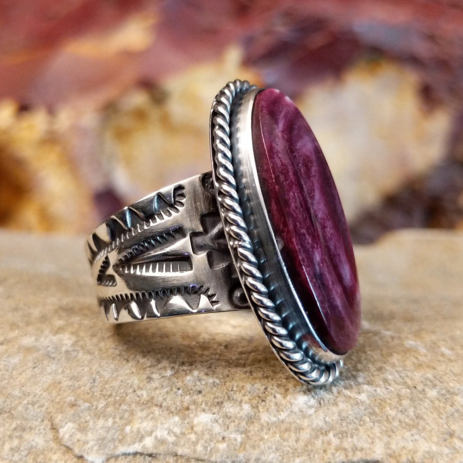 Purple spiny oyster shell set in a twisted rope bezel.