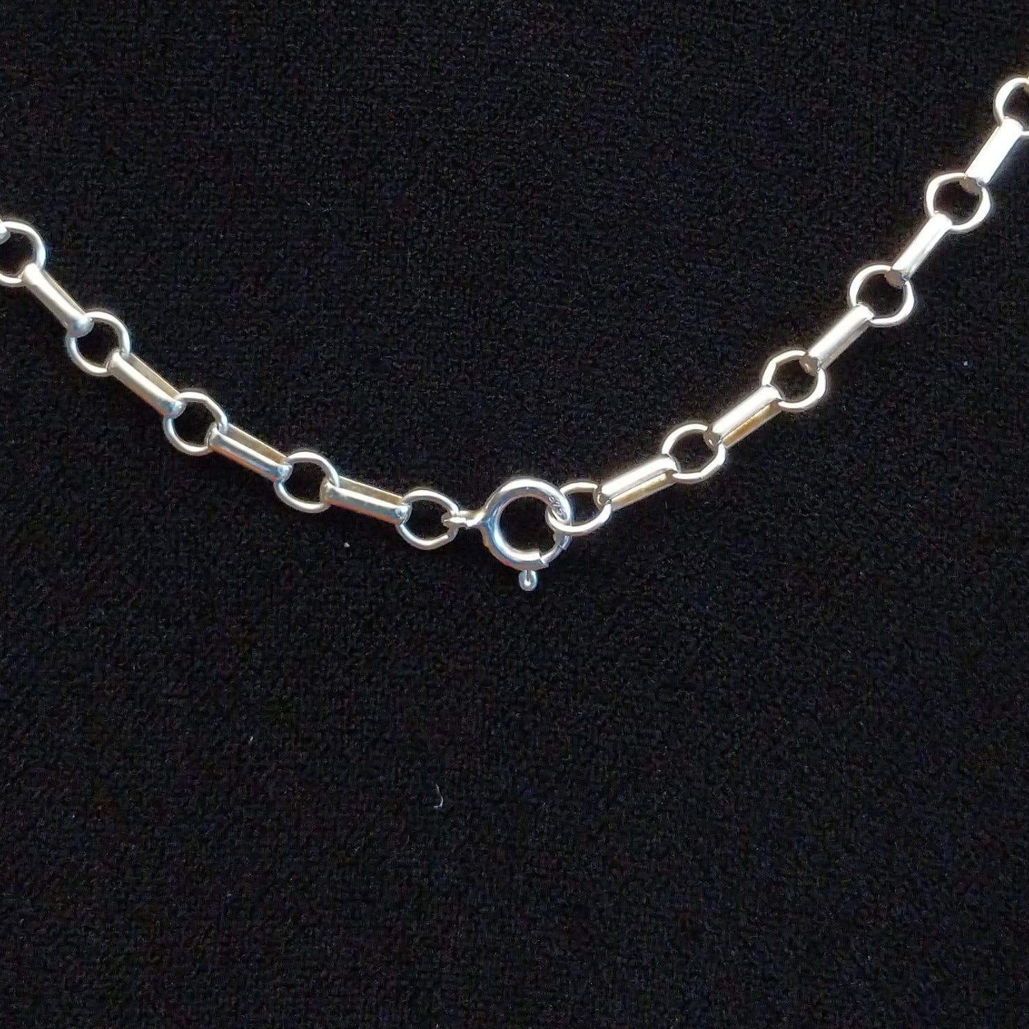 Close-up of the adjustable clasp.