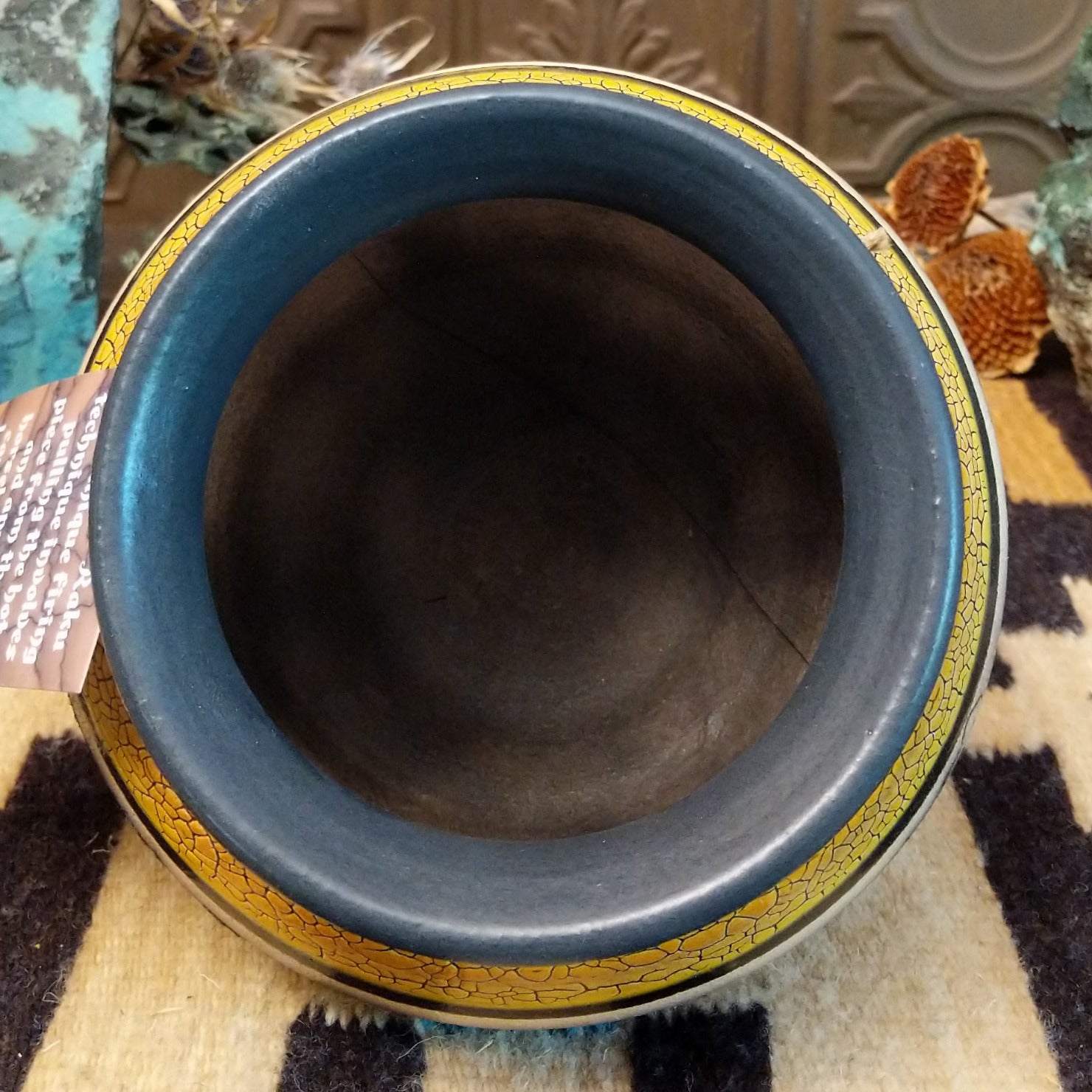 Close-up of the blue lip of the pot.