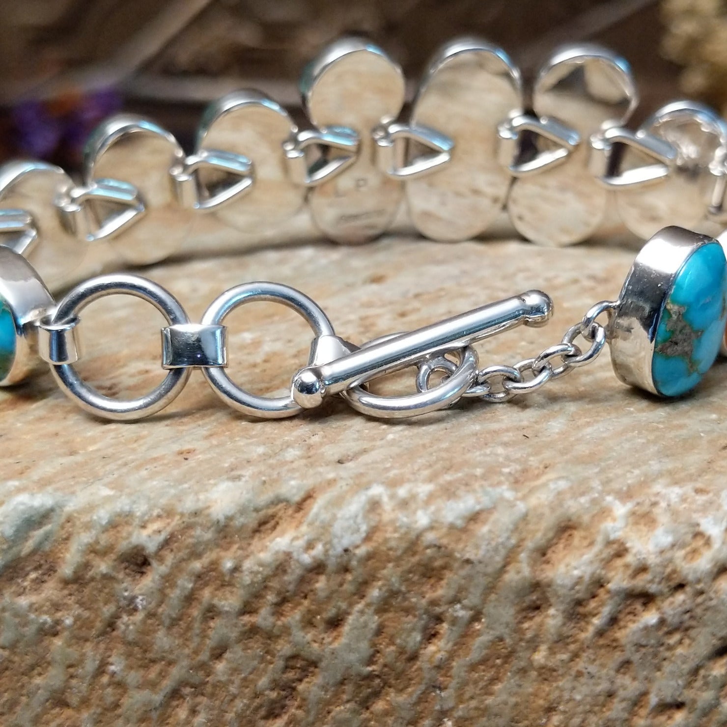 Close-up of the clasp.