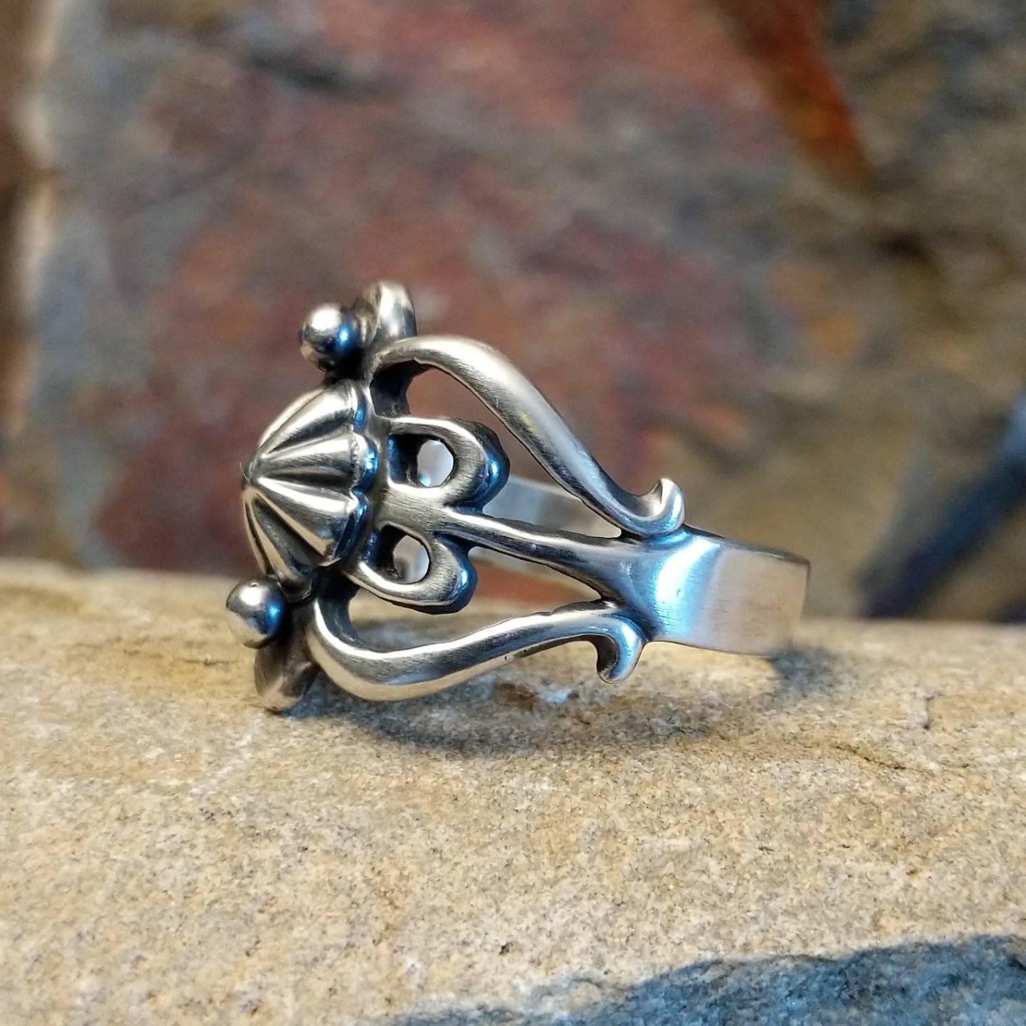 Sterling silver ring by Navajo artist Raymond Coriz, crafted in solid sterling silver. Size 13, side view.
