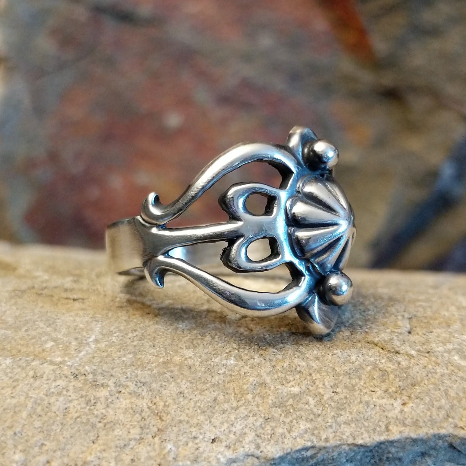 Sterling silver ring by Navajo artist Raymond Coriz, crafted in solid sterling silver. Size 13, side view.