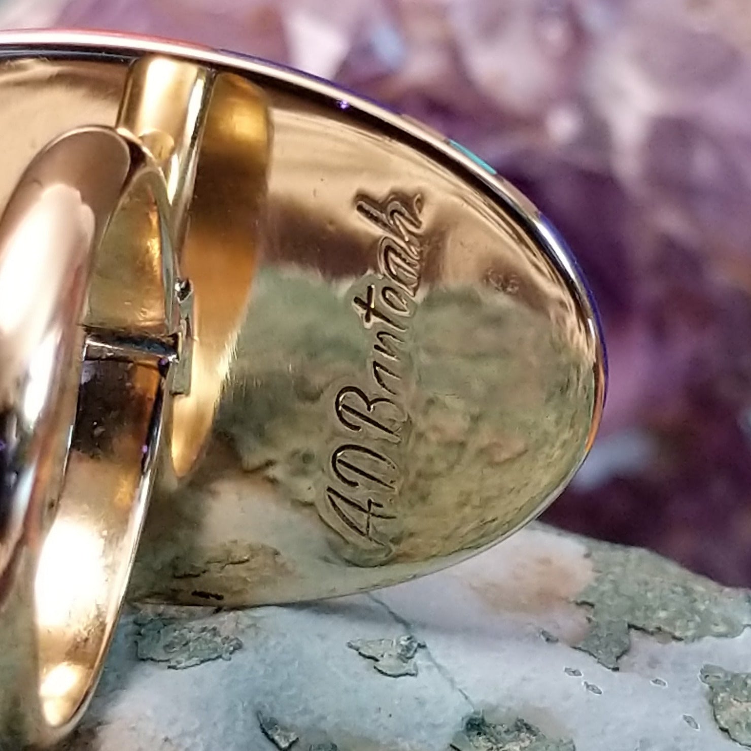 Handcrafted 14K gold ring by Albert and Dolly Banteah featuring a colorful hummingbird inlay design in a traditional Zuni Southwestern Native American style. Artisan stamp.