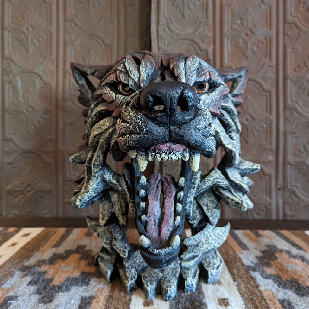 edge sculpture wolf head front view