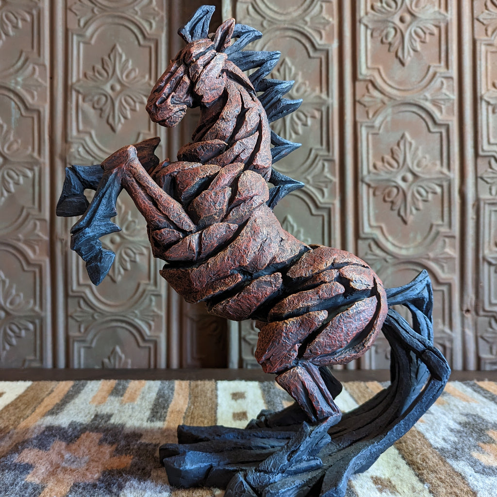 edge horse sculpture left side