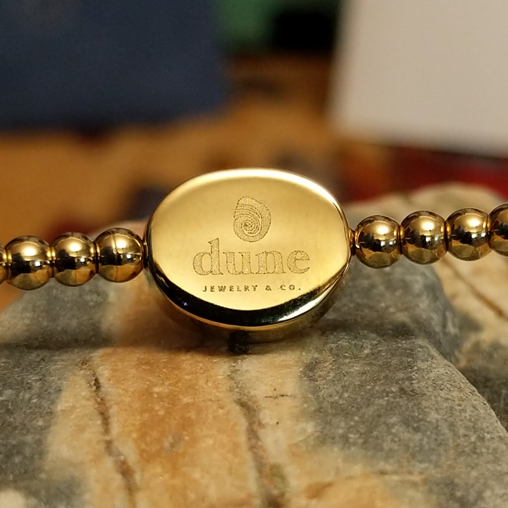 Maker's trademark on the inner setting.