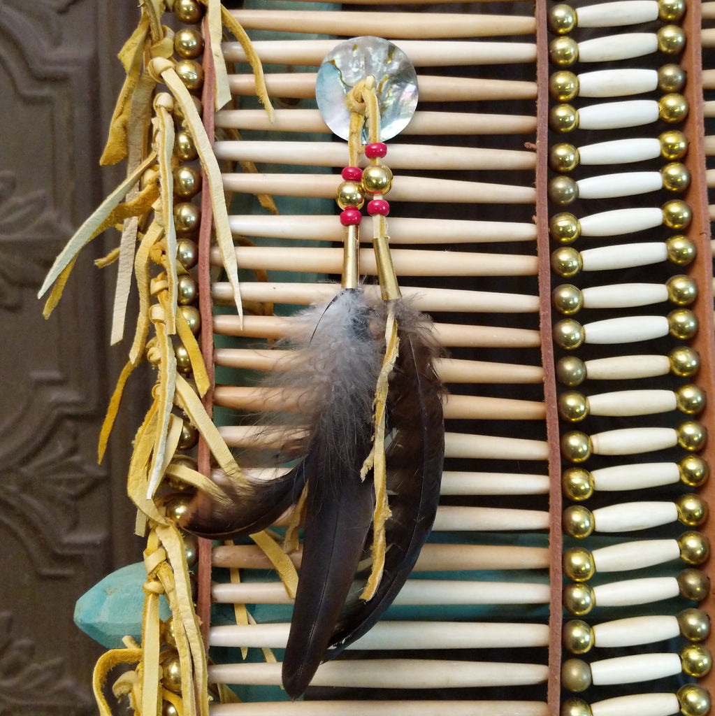 Close-up of the individual feather accent.