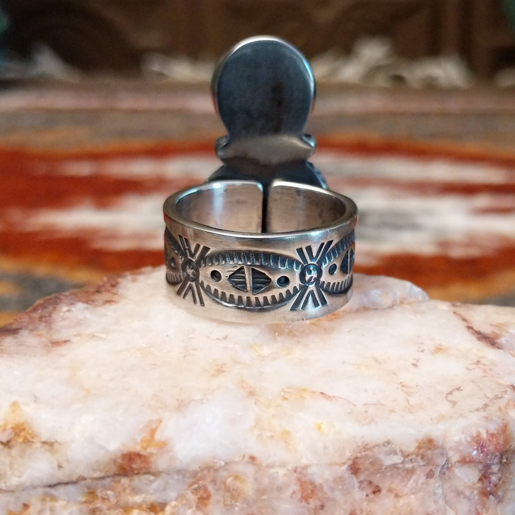 Intricate stamping on the band of the ring.
