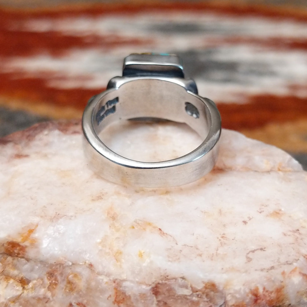 Close-up of the polished band.