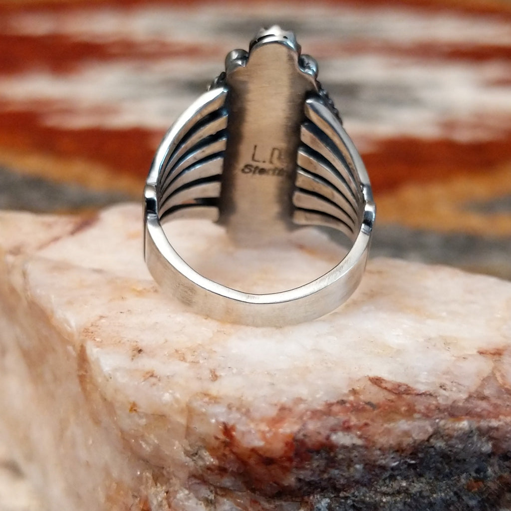 Close-up of the tapered band of the ring.