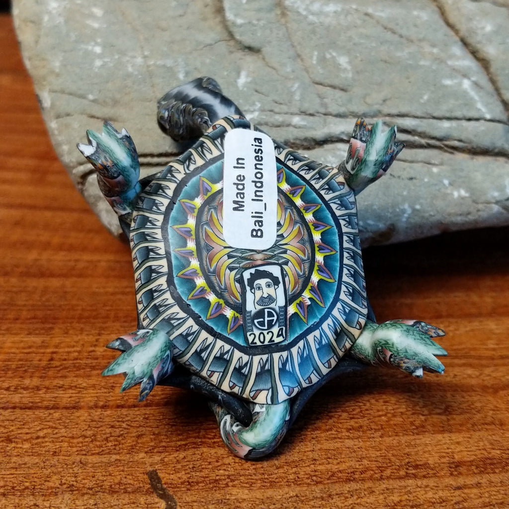 The underside of the piece features the year the piece was made.