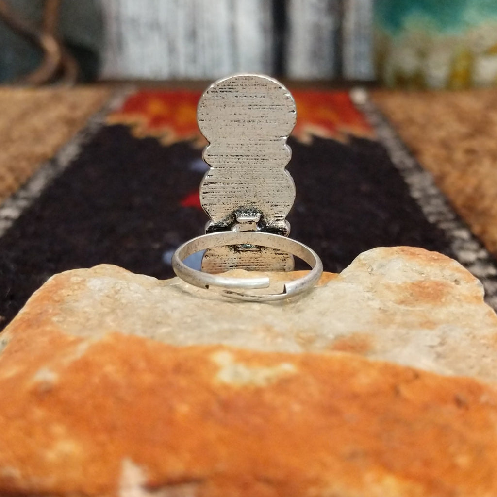 Back View features the adjustable ring band.