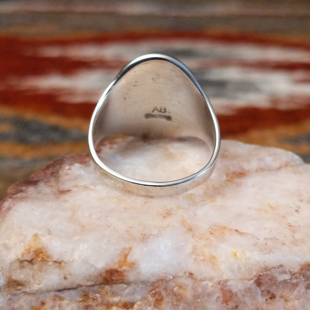 Close-up of the sterling silver tapered band.