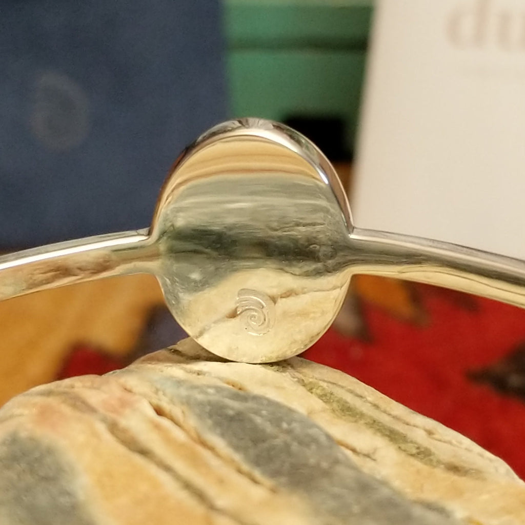 Maker's trademark in the inner side of the setting.