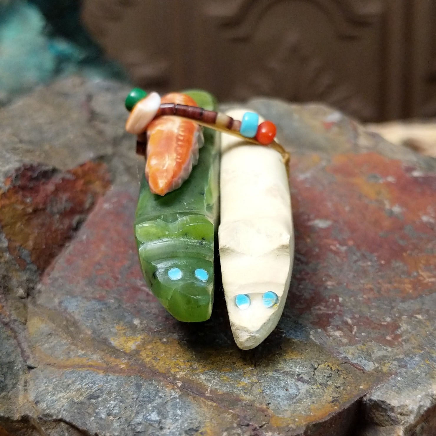 Zuni Fetish フクロウ Fox Pair Zuni Fetish Carving by Jayne Quam SWT-FSH-0036 – Arlene's