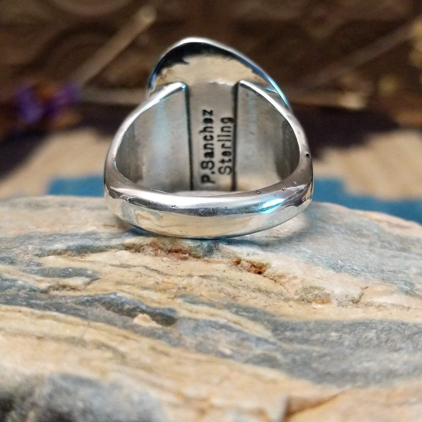 Sterling silver ring with Kingman turquoise set in the gibbous-shaped bezel, framed by twisted rope accents.