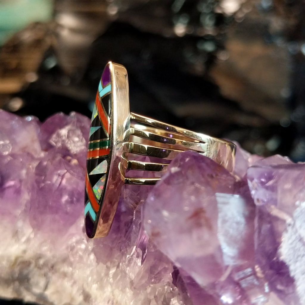 Gold ring featuring a multi-stone inlay set in a gold multiband.