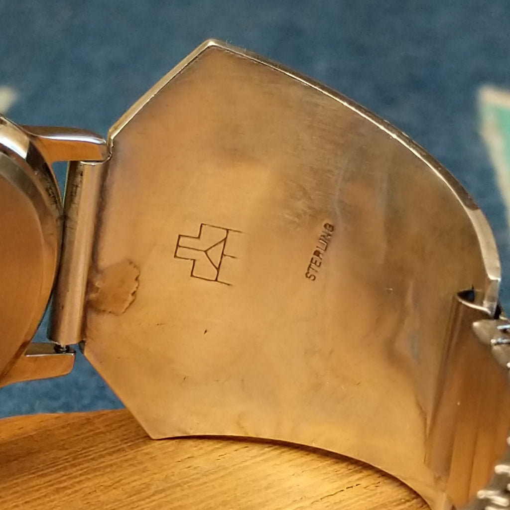 Close-up of the artisan's stamp.