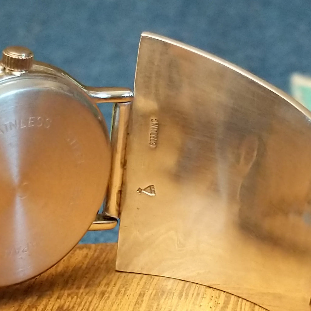 The artisan's stamp is found on the interior of the watch.