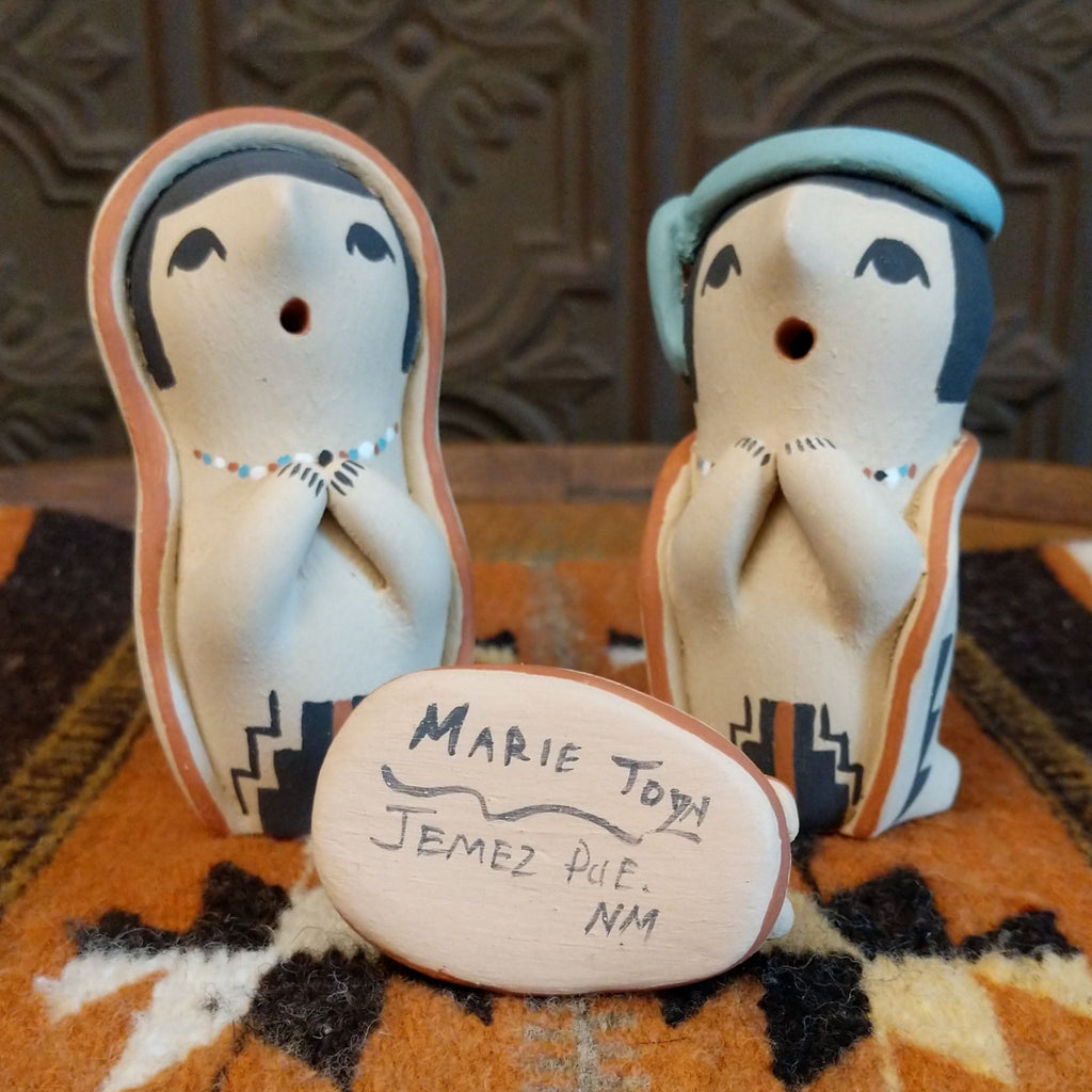 The artisan's signature is found on the underside of the pieces.