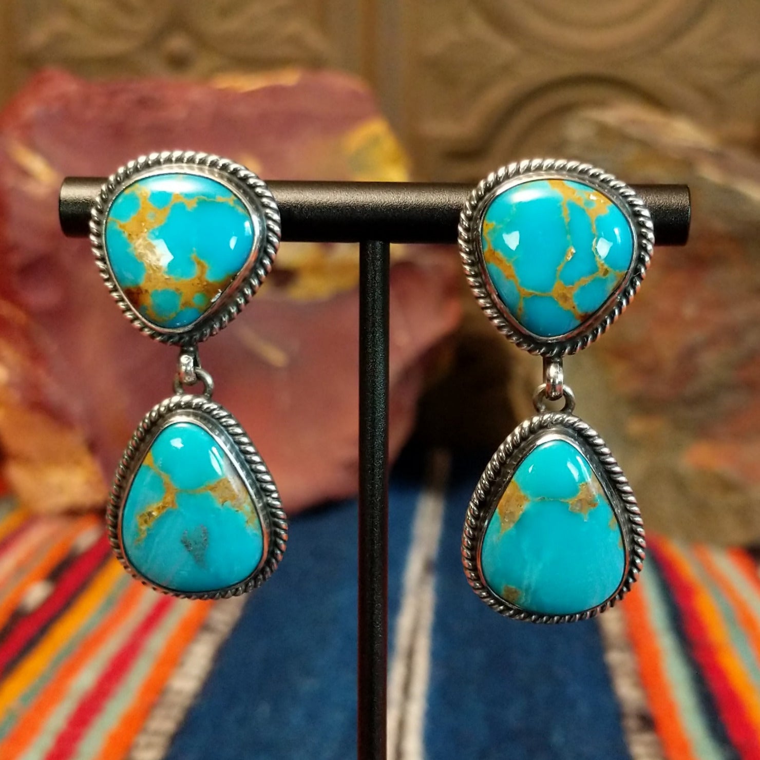 Two Kingman turquoise stones set in twisted rope bezels forming the drop earrings.