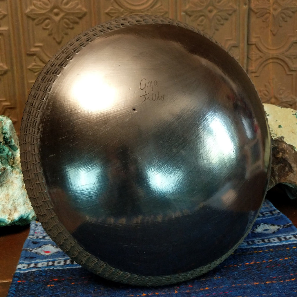 The base of the pot is smooth with the artisan's signature etched onto it.