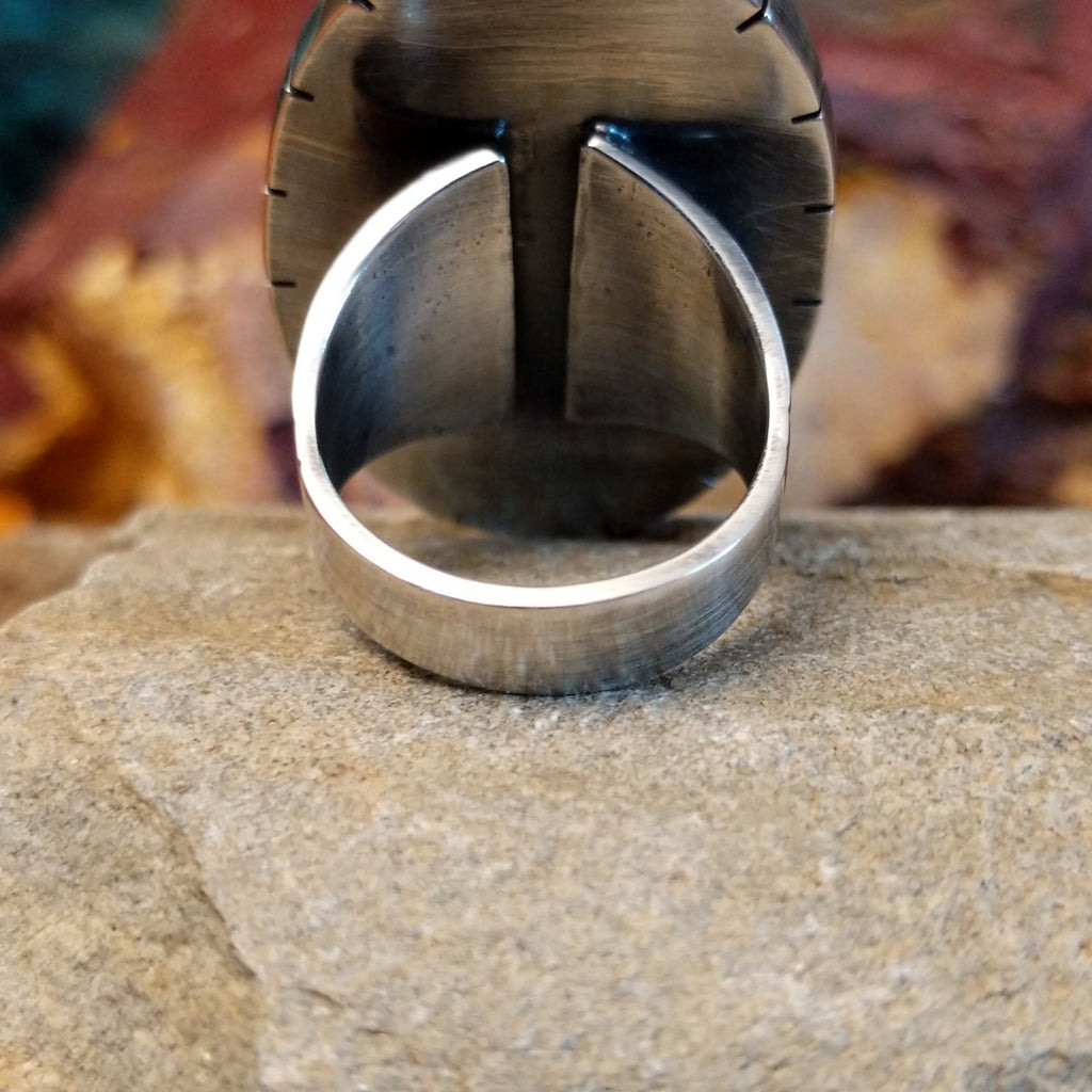 Smooth sterling silver band with light detailing on the connected edges.