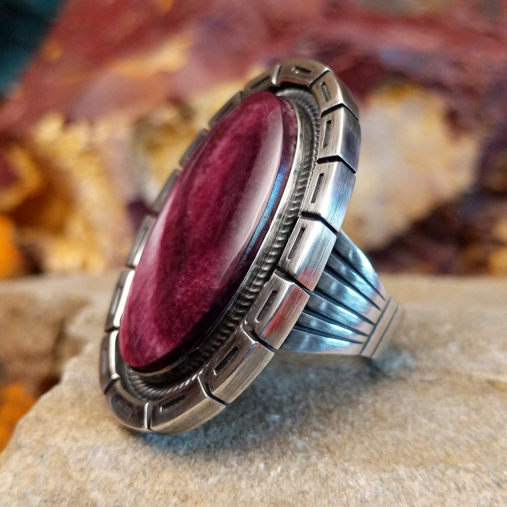 Oval purple spiny oyster shell with twisted rope bezel framed by the square inlays on the setting.