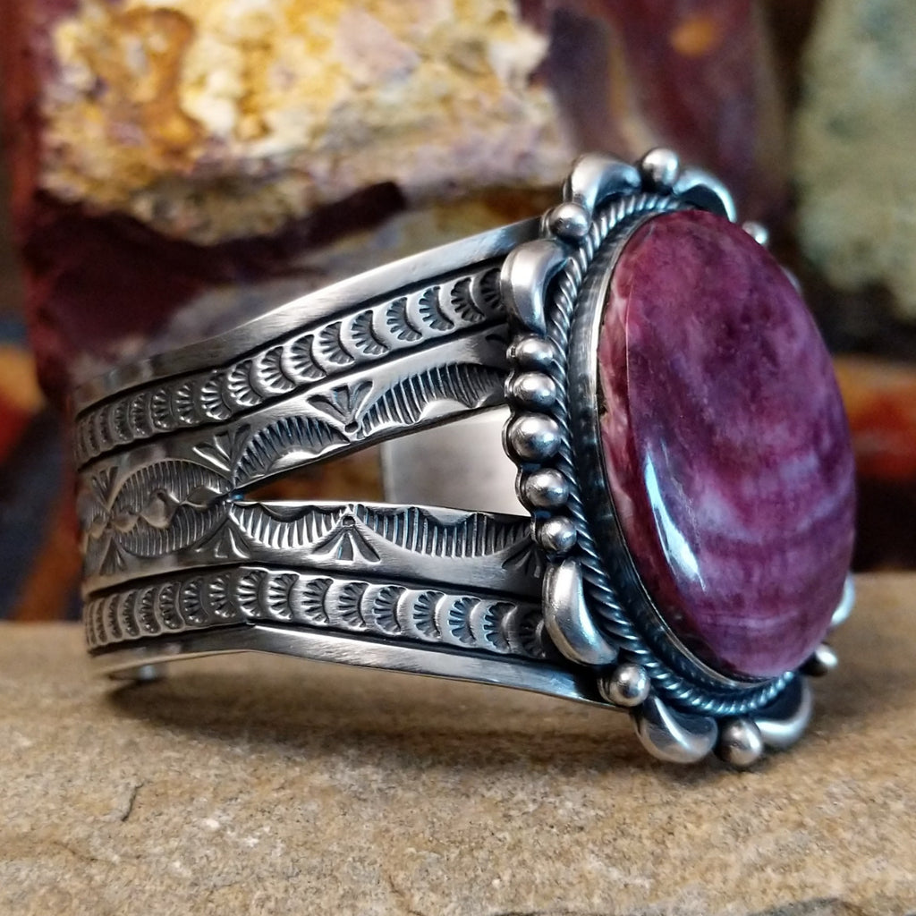 Large purple spiny oyster shell cuff with a intricately detailed band.