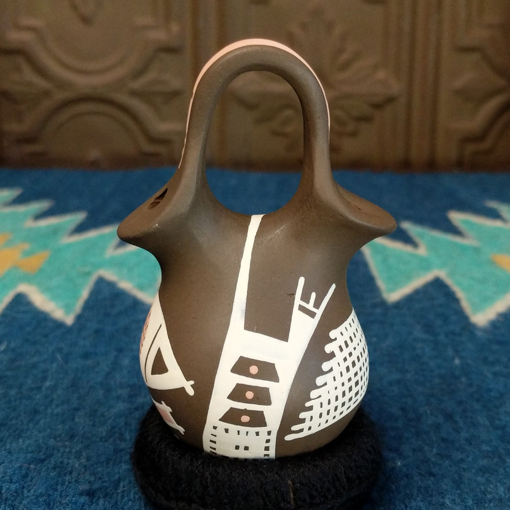 Clay wedding vase in the colors brown, white, and tan.