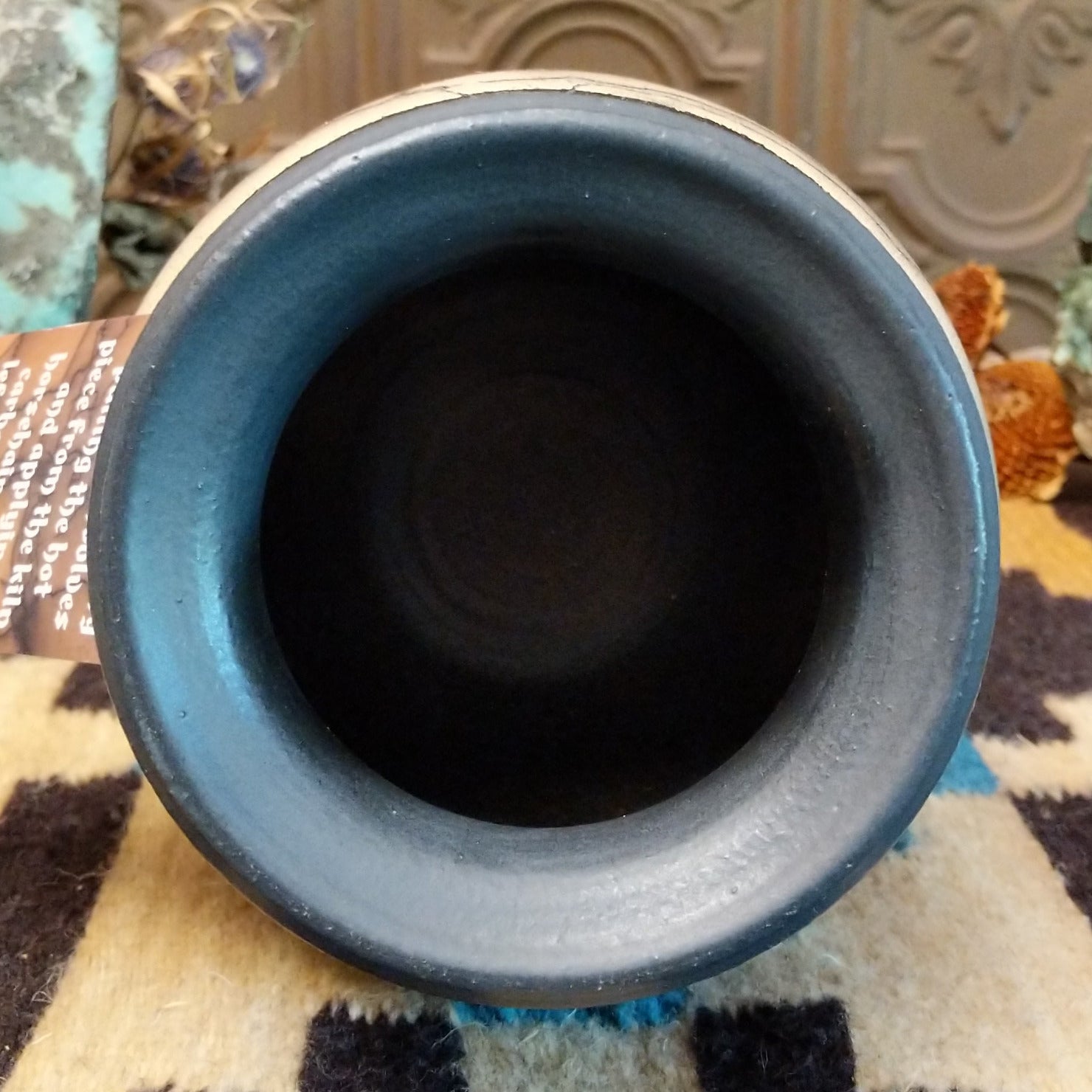 Close-up of the blue lip of the pot.