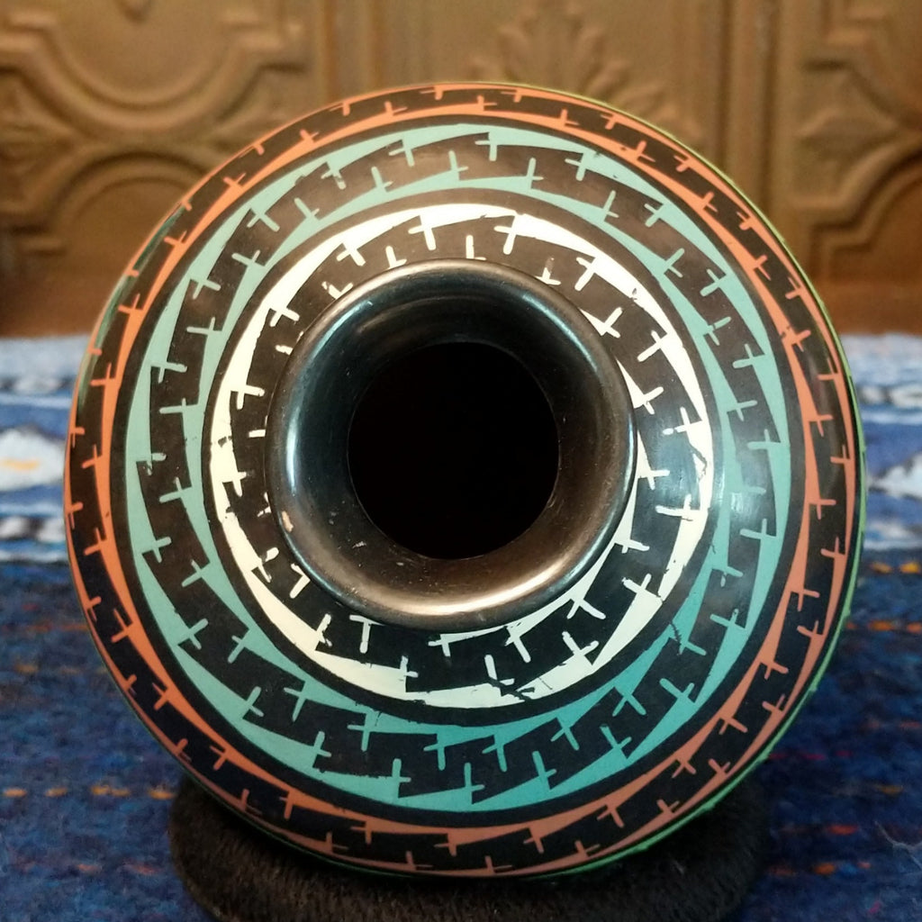 Multicolored design on the top of the pot.