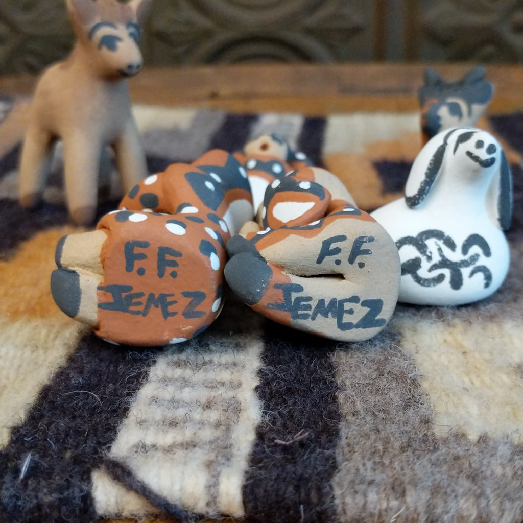 The underside the pieces are signed.