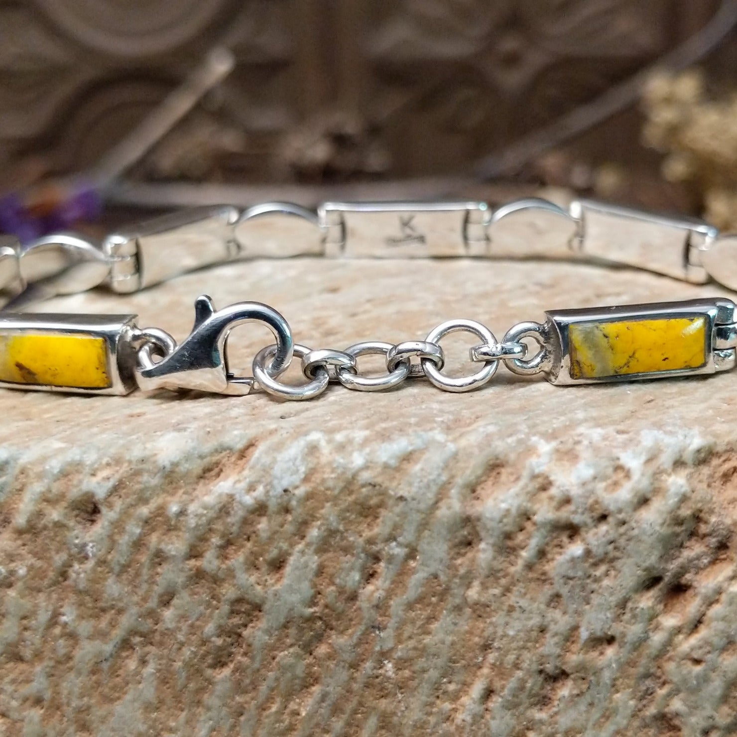 Close-up of the clasp.
