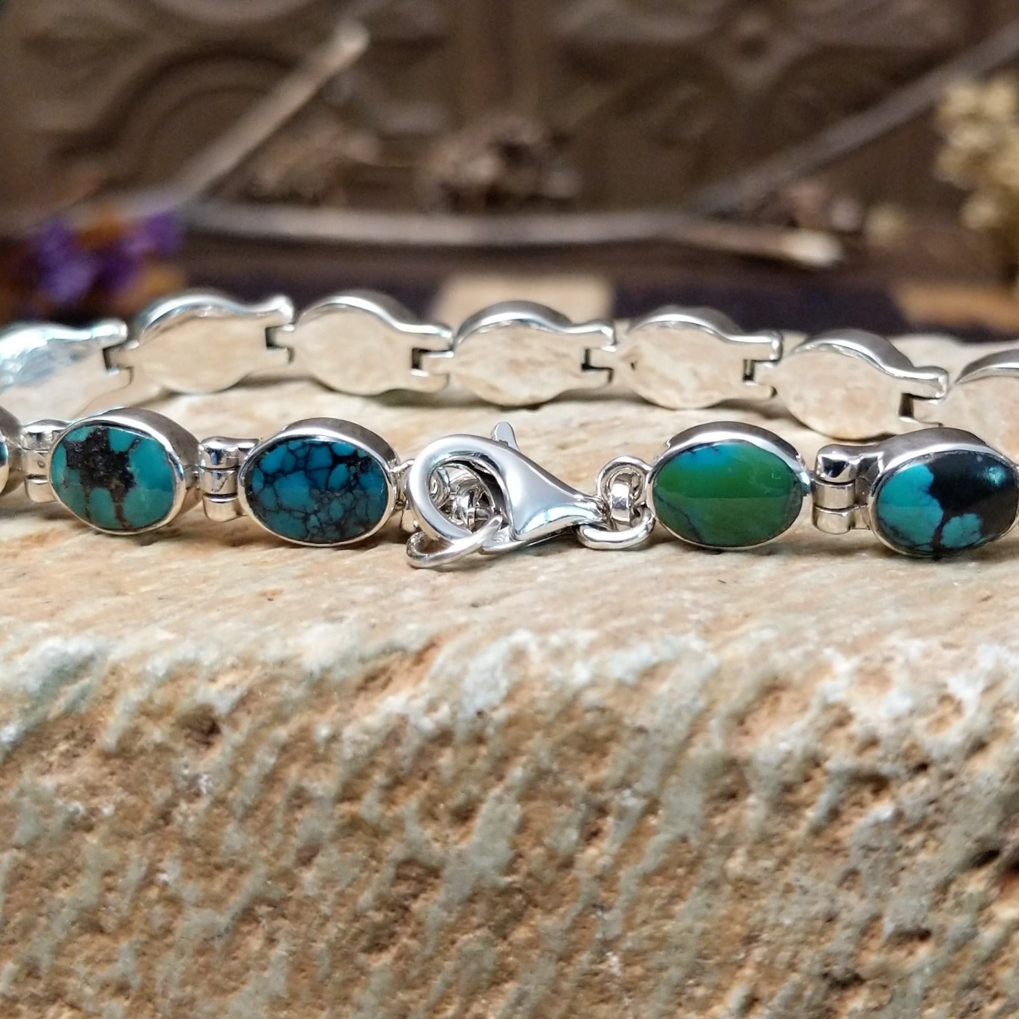 Close-up of the clasp.