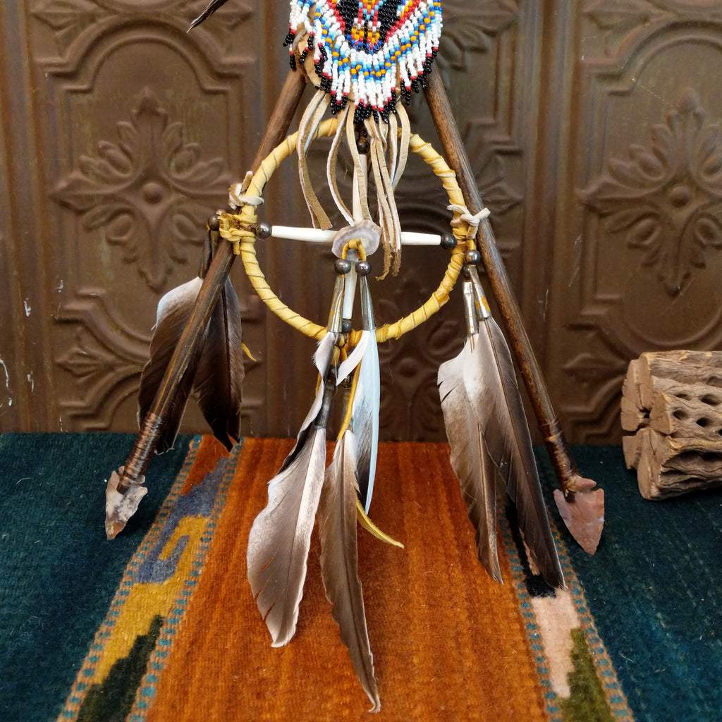 Close up of the feathers and arrow tips found at the bottom of the piece.