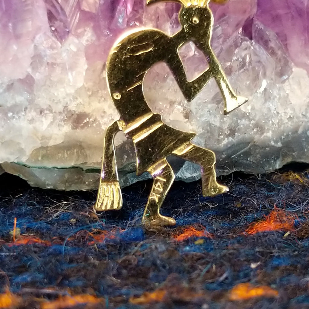 The gold stamp is found on the back of the pendant.