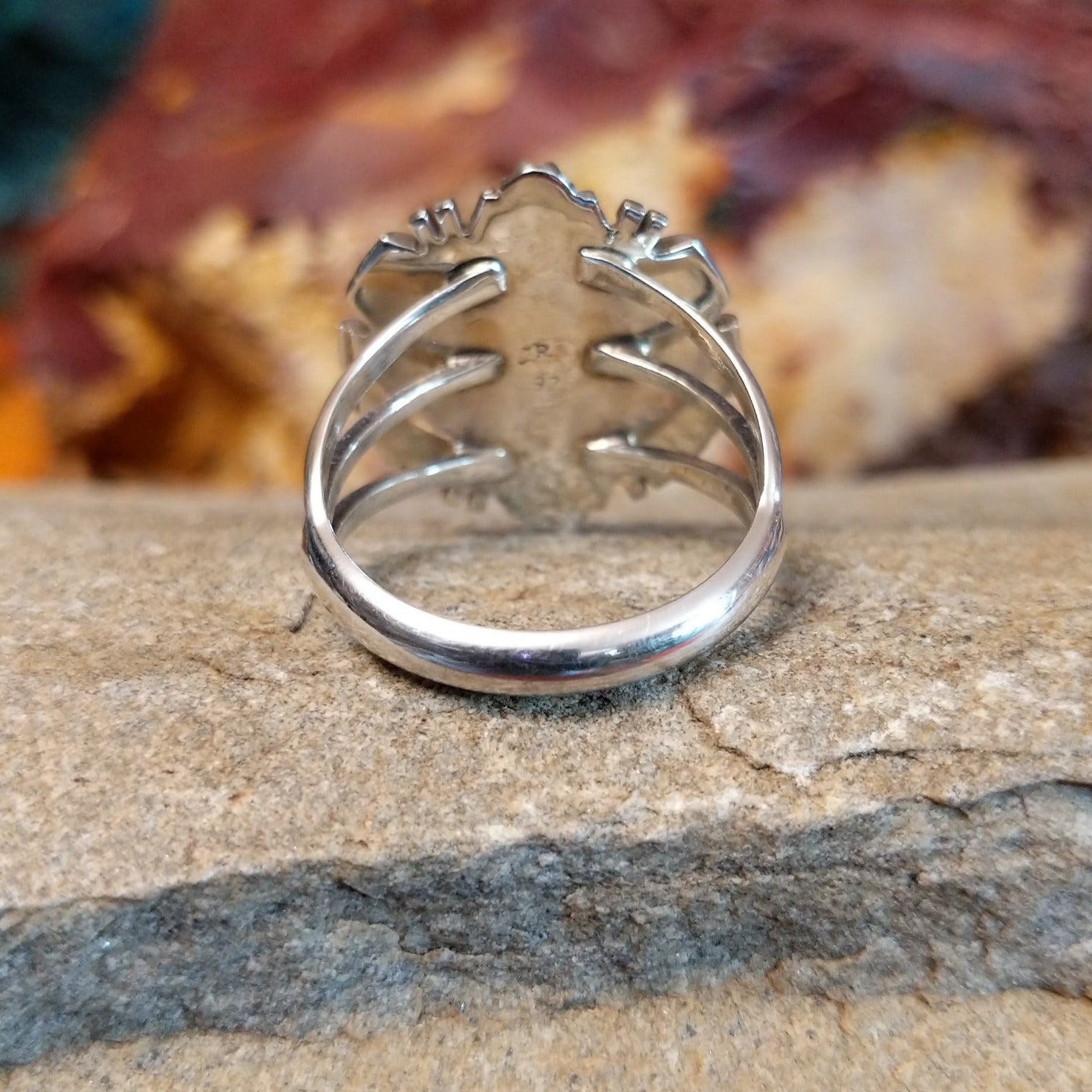 The band features a smooth finish with the three layered bands becoming one in the center.