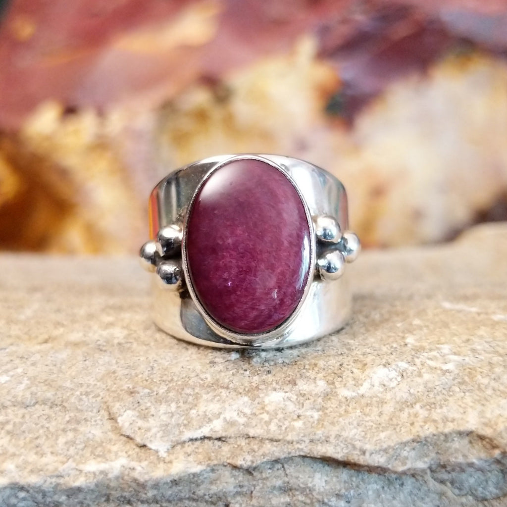 Polished spiny oyster shell ring with dot work on the band.