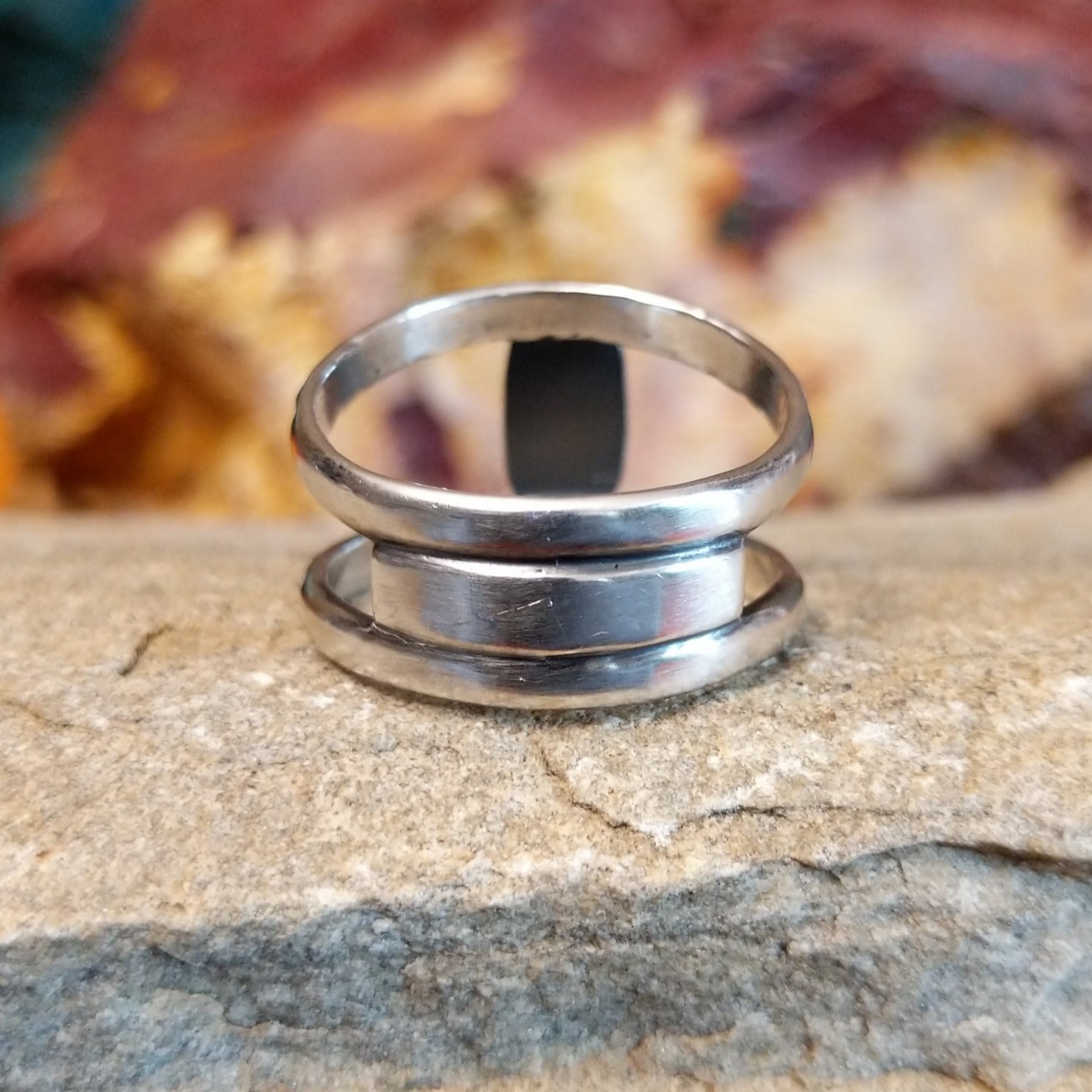 The dual bands connect at the back of the ring.
