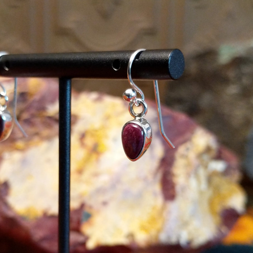 Small purple spiny oyster shell set in sterling silver in the shape of a petal.