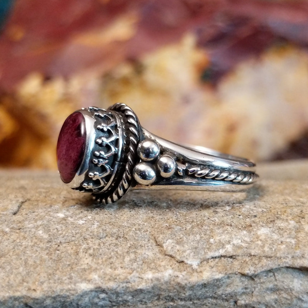 Purple spiny oyster shell ring with twisted rope accents and dot work.