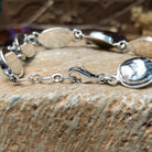 Close-up of the clasp.