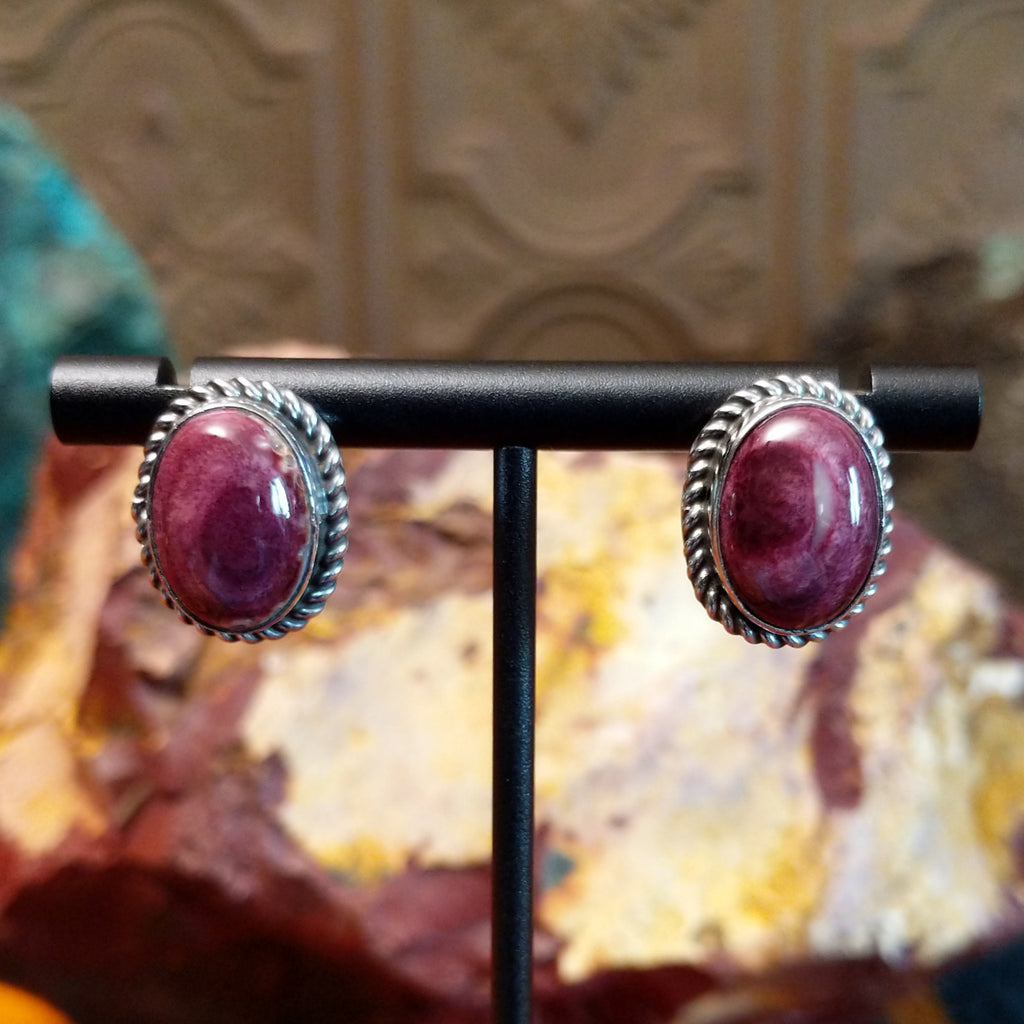 Oval purple spiny oyster shell set in sterling silver with twisted rope frame.