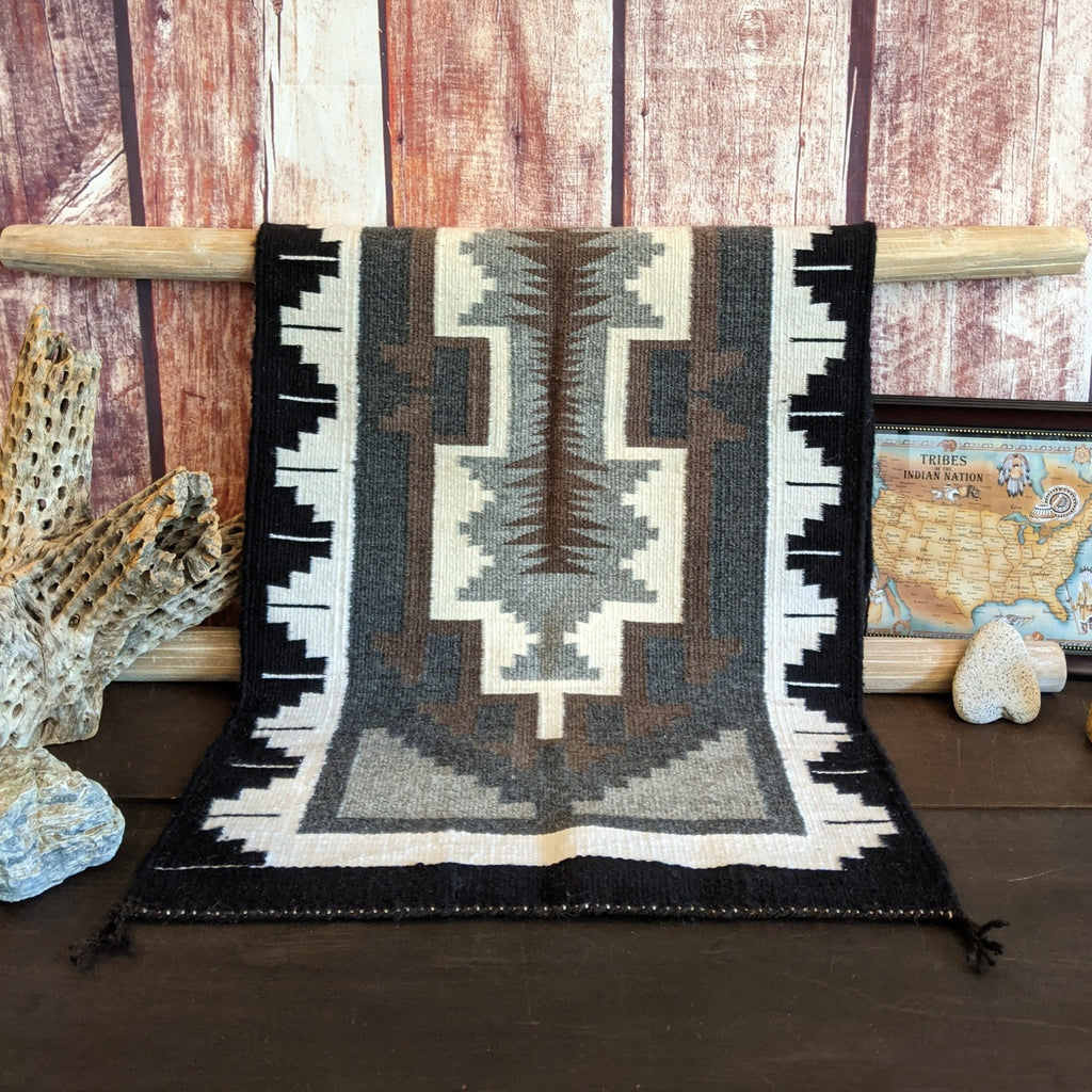 Handwoven Navajo Rugs – Arlene's