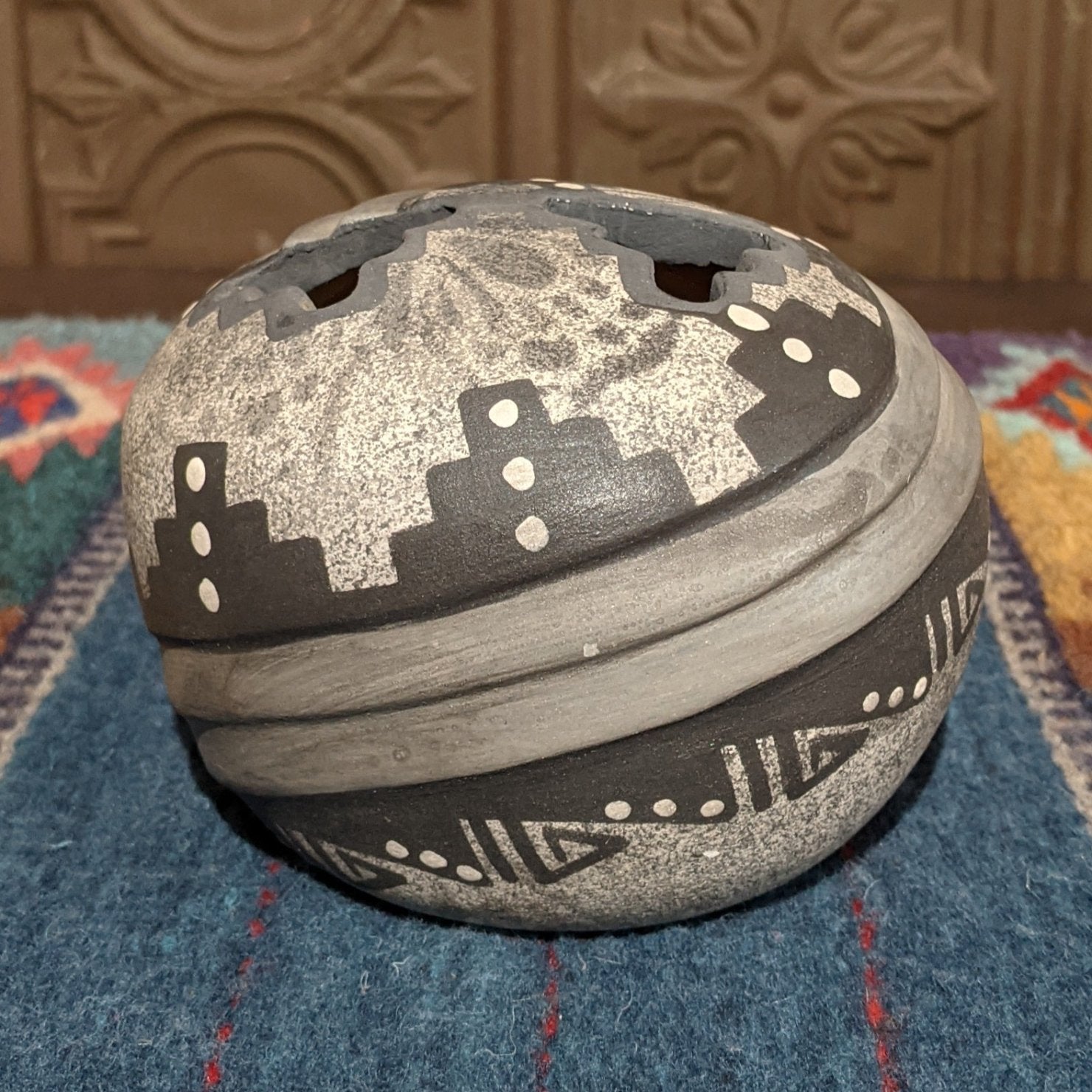 Jemez Gray Pot by Felicia Fragua SWT-POT-0032