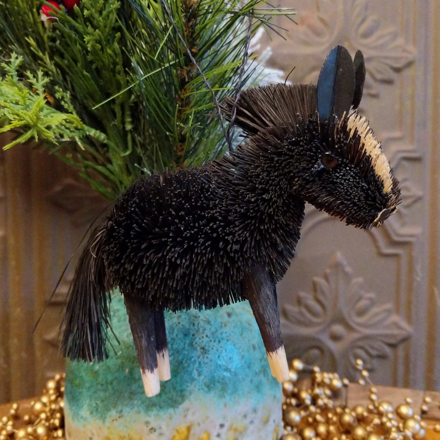 Black Horse Bristle Brush Ornament GF-ORN-BRUSHOR80B